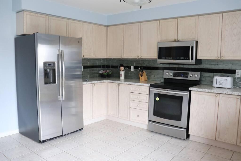 Entire 4 Bed Room Detached Residential Home Ajax Dış mekan fotoğraf