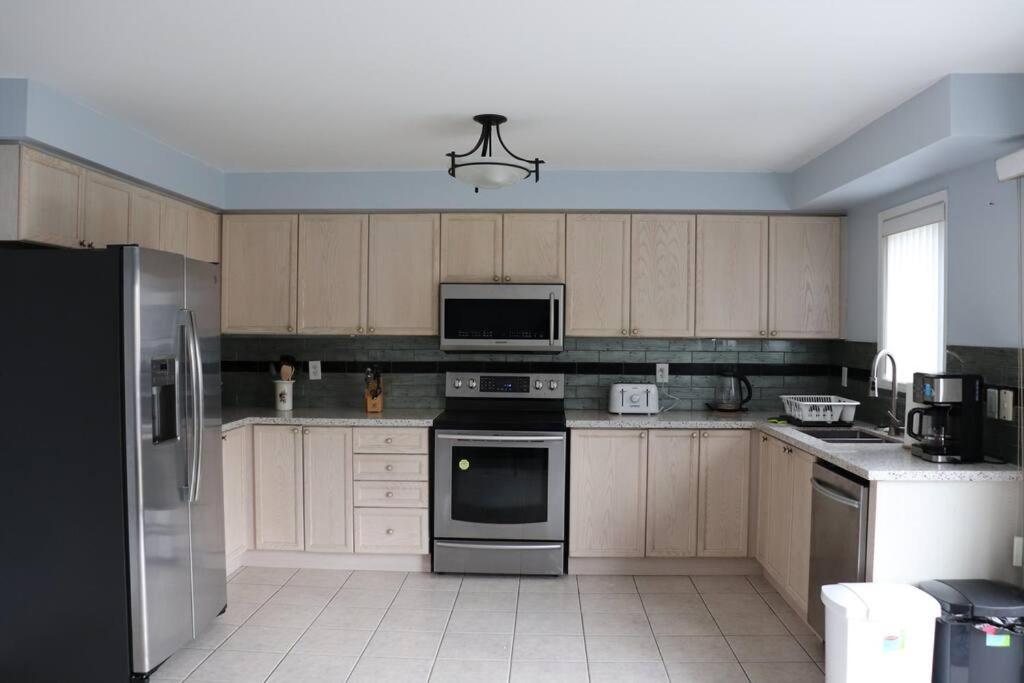 Entire 4 Bed Room Detached Residential Home Ajax Dış mekan fotoğraf