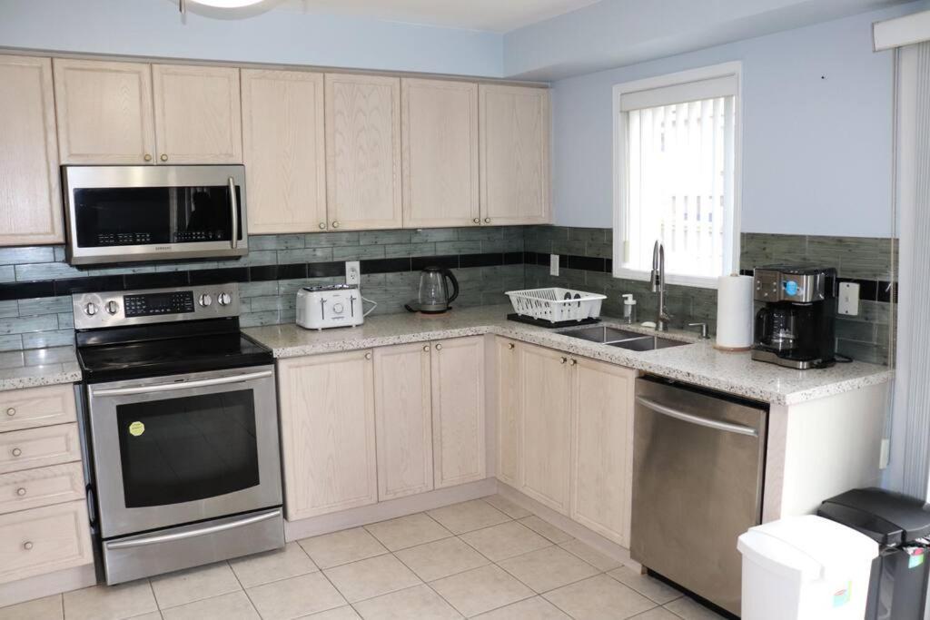 Entire 4 Bed Room Detached Residential Home Ajax Dış mekan fotoğraf
